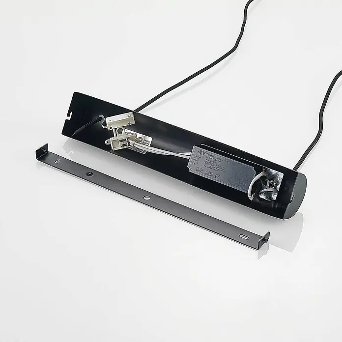 Lindby Pendelleuchte Nekala - L x B x H: 120 x 6 x 5,5 cm, Holz hell, Schwarz matt, Holz - Schwarze Metallkomponenten für eine Leuchte: Gehäuse mit internem LED-Treiber und separater Montagehalterung.