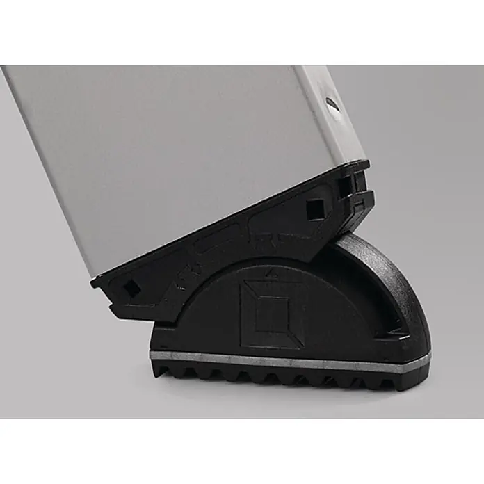 Munk Stehleiter Stehleiter mit ergo-pad beidseitig begehbar 2x3 Stufen - Anzahl Tritte: 3 Stk., Arbeitshöhe: 0,67 m, Belastbarkeit: 150 kg, Aluminium - Schwarzer Gelenkfuß für Leiter oder Stützbein, mit gerippter Anti-Rutsch-Unterseite.