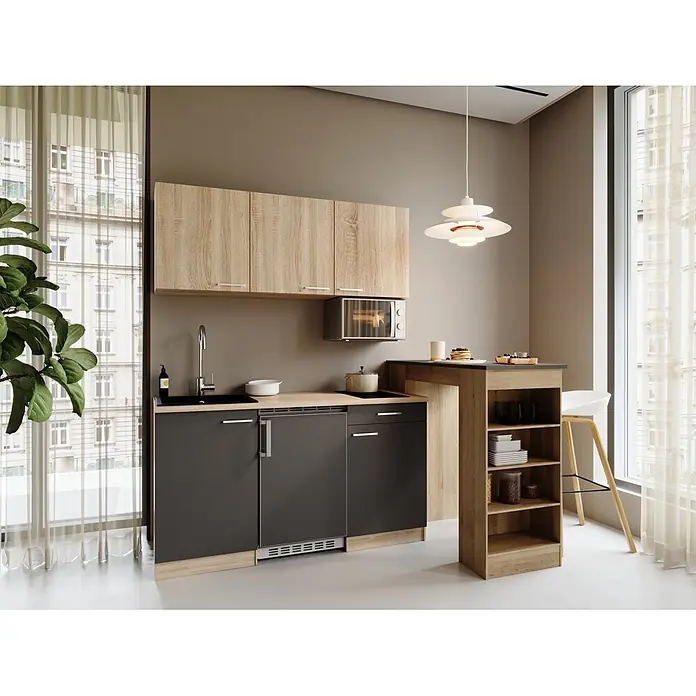 Respekta Miniküche Ingrid - Breite: 150 cm, Grau, Mit Bartisch, Mit Kochfeld + Kühlschrank + Mikrowelle - Kompakte Küchenzeile mit hellen Holz-Oberschränken und dunkelgrauen Unterschränken, Spüle, Kochfeld, Mikrowelle und integrierter Theke.