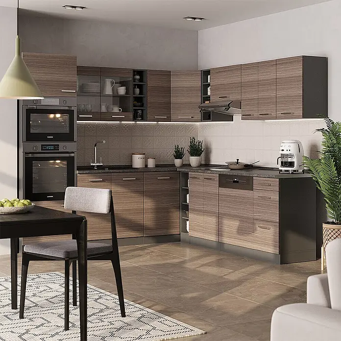 Vicco Eckküche R-Line Edelgrau/Anthrazit, AP Marmor - B x T: 247 x 60 cm, Edelgrau, Ohne Elektrogeräte - Moderne Küche mit Holzmaserungsschränken, dunklen Arbeitsplatten und integrierten Geräten, beleuchtet durch Unterschrankbeleuchtung.