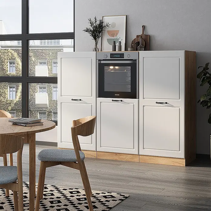 Vicco Küchenleerblock R-Line Weiß Landhaus/Goldkraft Eiche ohne Arbeitsplatte - Breite: 180 cm, Weiß Landhaus - Weiße Küchenschrankzeile mit integriertem Backofen und Holzdetails in moderner Küchenumgebung.