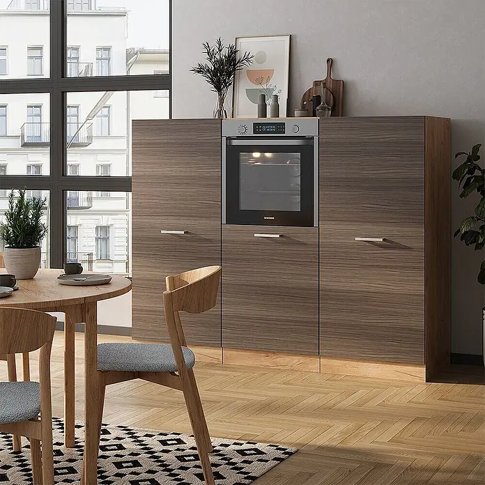 Vicco Küchenleerblock R-Line Edelgrau/Goldkraft Eiche ohne Arbeitsplatte - Edelgrau - Moderne Küchenschränke in dunkler Holzoptik mit integriertem Ofen in einer modernen Esszimmerumgebung.