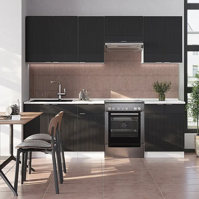 Vicco Küchenzeile Fame-Line Schwarz gestreift/Weiß, AP Anthrazit - Breite: 240 cm, Schwarz gestreift, Ohne Elektrogeräte - Moderne schwarze Küchenschränke mit geriffelter Oberfläche, in einer funktionalen Küche mit Spüle und Ofen.