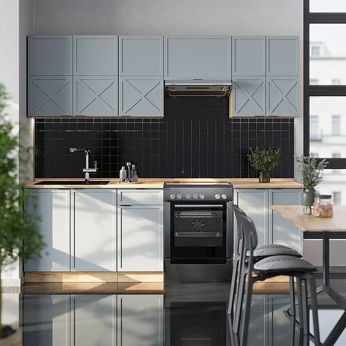 Vicco Küchenzeile Fame-Line Hellblau-grau/Goldkraft Eiche, AP Marmor - Breite: 240 cm, Hellblau-grau, Ohne Elektrogeräte - Küche mit hellblauen Oberschränken, hellen Unterschränken, einer Holztheke und einem schwarzen Fliesenspiegel.