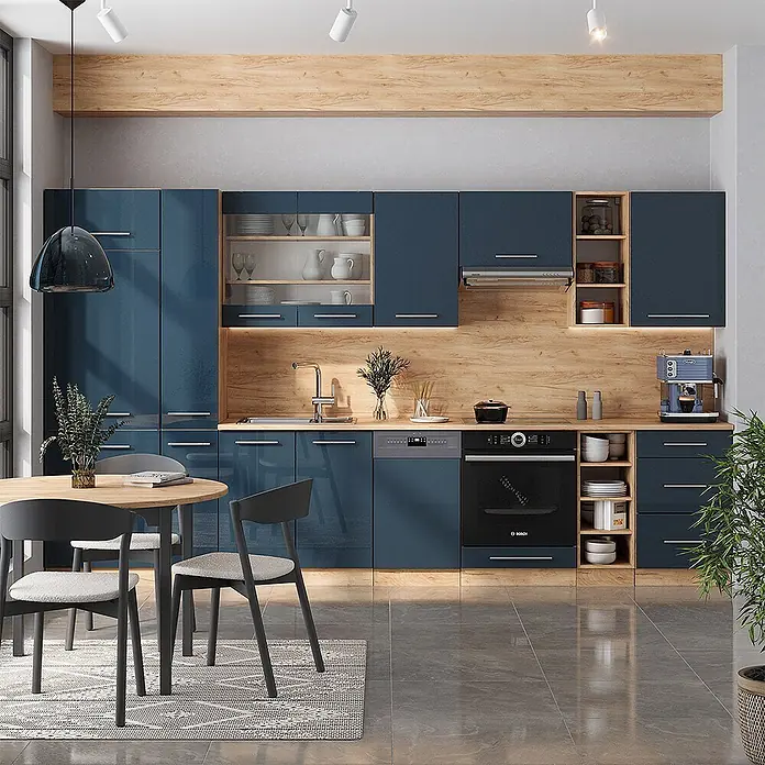 Vicco Küchenzeile Fame-Line Dunkelblau Hochglanz/Goldkraft Eiche ohne Arbeitsplatte - Dunkelblau Hochglanz, Ohne Elektrogeräte - Moderne Küche mit tiefblauen Hochglanzschränken, heller Holzrückwand und integrierten Geräten.