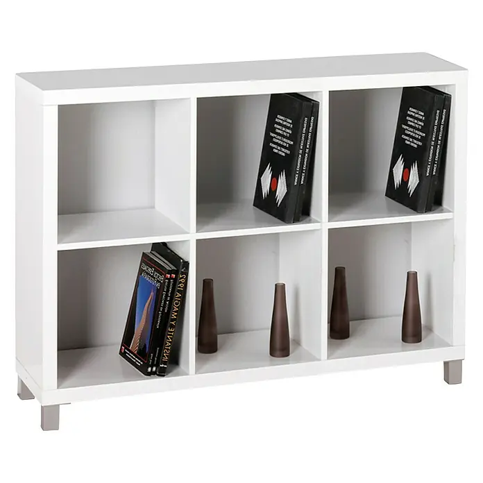 Estantería de madera Kubox - Al x An x Pr: 83 x 111 x 29 cm, Número de baldas: 6 ud., Blanco - Librería blanca con seis compartimentos, que exhibe libros y jarrones decorativos. La librería es sencilla y de diseño moderno.