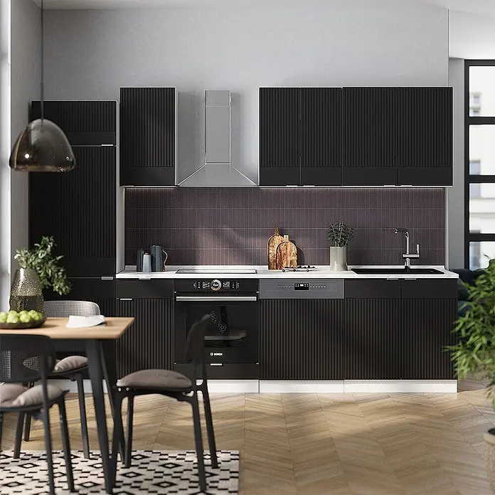 Vicco Küchenzeile Fame-Line Schwarz gestreift/Weiß, AP Anthrazit - Breite: 300 cm, Schwarz gestreift, Ohne Elektrogeräte - Moderne schwarze Küche mit strukturierten geriffelten Schränken, integriertem Backofen, Geschirrspüler, Spüle und einer weißen Arbeitsplatte.
