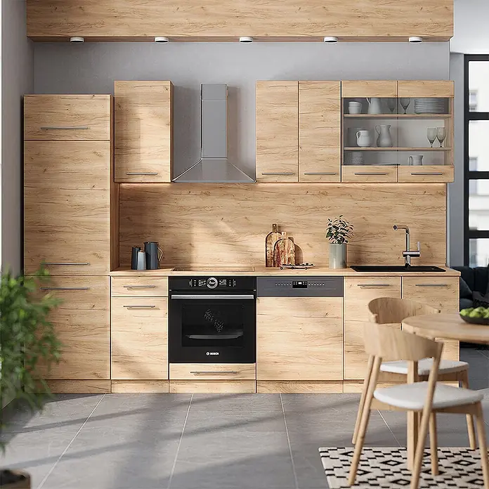 Vicco Küchenzeile Fame-Line Goldkraft Eiche ohne Arbeitsplatte - Goldkraft Eiche, Ohne Elektrogeräte - Moderne Küche mit hellen Holzschränken, integrierten schwarzen Geräten und passender Holzrückwand in einem modernen Zuhause.