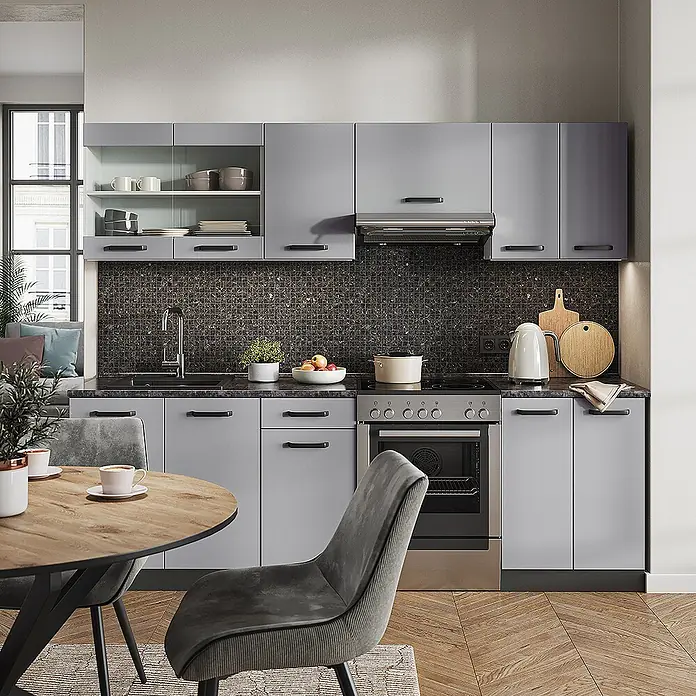 Vicco Küchenzeile R-Line Cashmere, AP Anthrazit - Grau, Ohne Elektrogeräte - Moderne graue Küchenzeile mit schwarzen Griffen und dunkler gemusterter Rückwand in einer Küche.