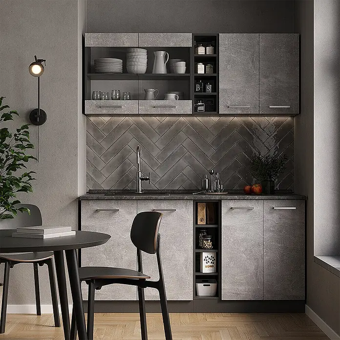 Vicco Singleküche R-Line Beton/Anthrazit ohne Arbeitsplatte - Breite: 160 cm, Beton, Ohne AP - Moderne Küche mit grauen Schränken in Betonoptik, dunkler Fischgrät-Rückwand und kleinem Esstisch mit Stühlen.