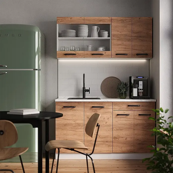 Vicco Singleküche R-Line Goldkraft Eiche/Weiß AP Marmor - Goldkraft Eiche, Mit AP Marmor - Moderne Küche mit Holzoptik-Schränken, weißer Arbeitsplatte und Fliesenrückwand, inklusive grünem Retro-Kühlschrank.