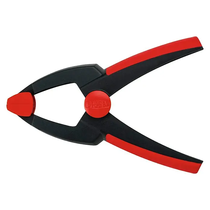 Bessey Federzwinge Clippix XC 2 - Spannweite: 25 mm, Spannkraft: 40 N, Ausladung: 30 mm - Federklemme aus schwarzem Kunststoff mit roten Akzenten, ideal zum Fixieren und Spannen von Werkstücken in der Werkstatt.