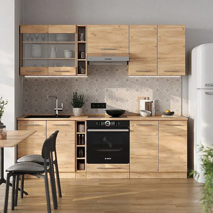 Vicco Küchenzeile Fame-Line Goldkraft Eiche ohne Arbeitsplatte - Goldkraft Eiche, Ohne Elektrogeräte - Moderne Küchenzeile mit hellen Holzdekor-Schränken, integriertem schwarzem Backofen, Kochfeld und Spüle, in einer modernen Küche.