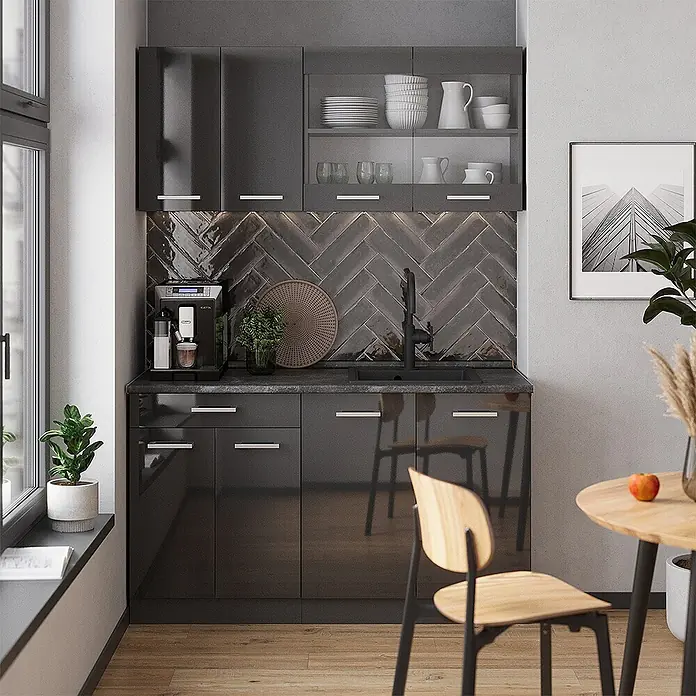 Vicco Schrankküche R-Line Anthrazit Hochglanz 5er Set - Anthrazit Hochglanz, Dachschrägenzeile 210cm - Hochglänzende dunkelgraue Modulküchenschränke mit integrierter Spüle und Arbeitsplatte in einer modernen Küche.