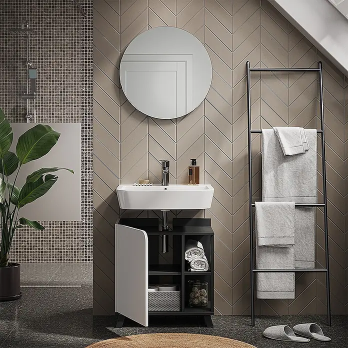 Vicco Badmöbel-Set Karen Anthrazit/Weiß 2 Teile - Anthrazit, Matt - Moderner Badunterschrank mit weißem Waschbecken und dunklem Schrank, eine Tür offen, in einem modernen Badezimmer.