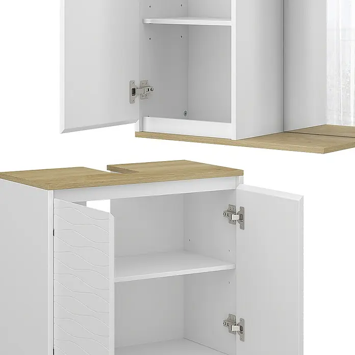 Vicco Badmöbel-Set Livia Weiß/Eiche 3 Teile - Weiß, Matt - Weiße Badezimmerschränke mit hellen Holzplatten, offenen Türen und Regalböden. Ein Unterschrank hat einen U-förmigen Waschtischausschnitt.