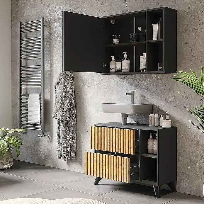 Vicco Badmöbel-Set Leano Anthrazit/Bergeiche 80 cm, Set 1 - Anthrazit, Matt - Moderne dunkelgraue Badkombination mit goldenen gerippten Schubladen, Waschbecken und passendem Wandschrank in einem Badezimmer.
