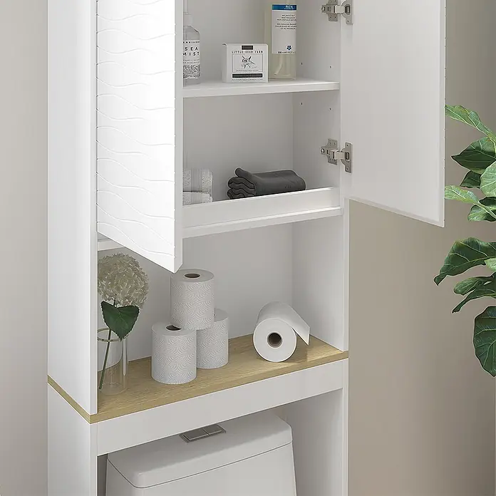 Vicco Badmöbel-Set Livia Weiß/Eiche 3 Teile - Weiß, Matt - Weißer Badezimmerschrank mit offener Tür, Holz-Akzentablage und wellenförmiger Front, passend über eine Toilette.