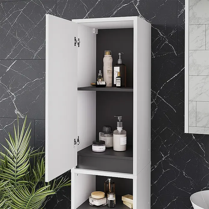 Vicco Badmöbel-Set Viola Weiß/Grau 3 Teile - Weiß, Matt - Weißer Badschrank mit teilweise geöffneter Tür, grauen Innenregalen und Toilettenartikeln im modernen Bad.