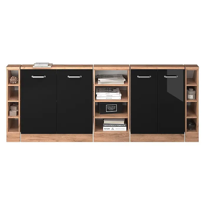 Vicco Küchenleerblock R-Line Schwarz Hochglanz 5er Set - Breite: 210 cm, Schwarz Hochglanz - Modulares Aufbewahrungsmöbel mit schwarzen Hochglanztüren und offenen Regalen in Holzoptik, bestückt mit Büchern und Dekoration.