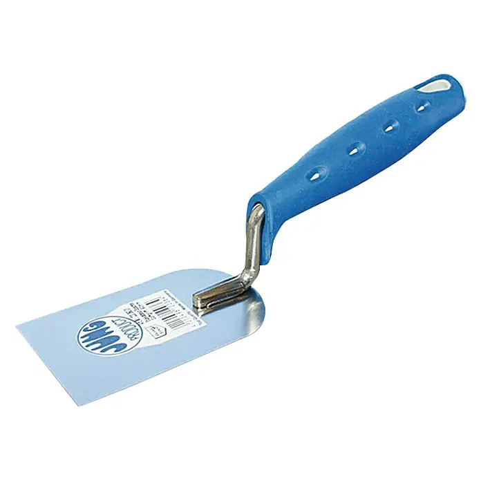 Jung Product Stukkateurspachtel - 60 mm, Qualitätsstahl rostfrei - Nahaufnahme einer Glättkelle mit blauem Griff. Das Werkzeug wird zum Glätten von Putz verwendet und liegt auf einem weißen Hintergrund.