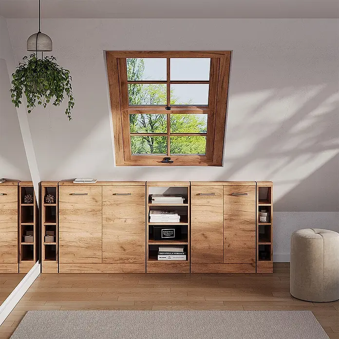 Küchenschrank für Dachschrägen R-Line 15 cm Goldkraft Eiche Art.-Nr. 58282 -  - Modulare Holzschränke in Naturholzoptik, unter einem Fenster in einem Wohnraum angeordnet.