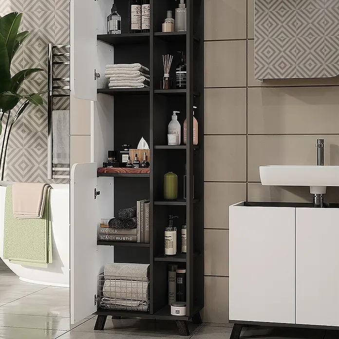 Vicco Badmöbel-Set Karen Anthrazit/Weiß 3 Teile - Anthrazit, Matt - Hoher, dunkelgrauer Badschrank mit weißen Türen, gefüllt mit Pflegeprodukten und Handtüchern im modernen Badezimmer.