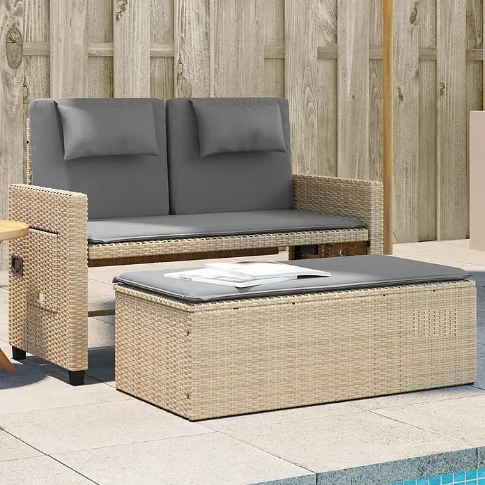 Furnicato Gartenbank PE-Rattan - B x T x H: 122 x 102 x 60 cm, Beige und Grau - Beiges Rattan-Loungeset mit grauen Kissen und passender Aufbewahrungsbank auf einer Terrasse.