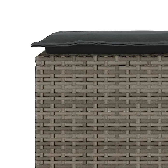 Furnicato Gartenbank PE-Rattan - B x T x H: 110 x 40 x 44 cm, Grau - Geflochtene Outdoor-Aufbewahrungsbox in Taupe mit dunkelgrauem Kissen.