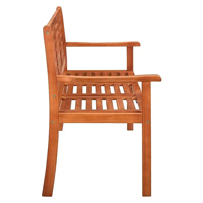 Furnicato Gartenbank Eukalyptusholz geölt - B x T x H: 150 x 60 x 89 cm, Creme - Seitenansicht einer rotbraunen Gartenbank aus Holz mit Lattenrücken und -sitzfläche sowie Armlehnen.
