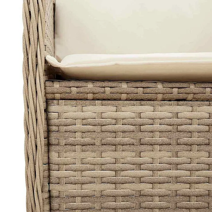 Furnicato Gartenbank - B x T x H: 95 x 110 x 95 cm, Beige und Creme - Nahaufnahme beiger geflochtener Rattan-Gartenmöbel mit hellem Kissen.