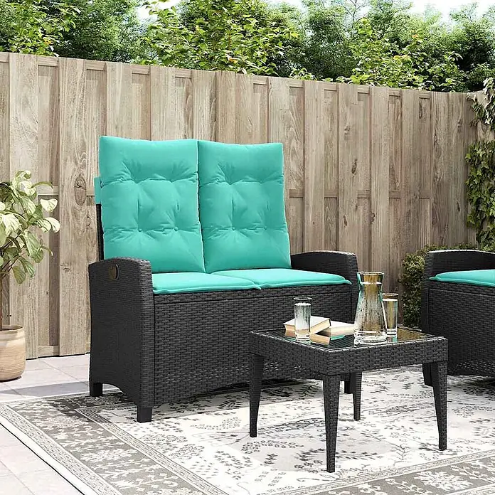 Furnicato Gartenbank PE-Rattan - B x T x H: 105 x 90 x 83 cm, Schwarz - Schwarzes Rattan-Outdoor-Möbelset mit einer Zweisitzerbank, einem Tisch und türkisfarbenen Kissen.