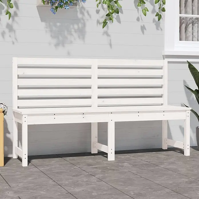 Furnicato Gartenbank Kiefer-Massivholz - B x T x H: 48 x 157,5 x 91,5 cm, Weiße Kiefer - Weiße Holzgartenbank auf einer Terrasse, geeignet für Sitzgelegenheiten im Freien.