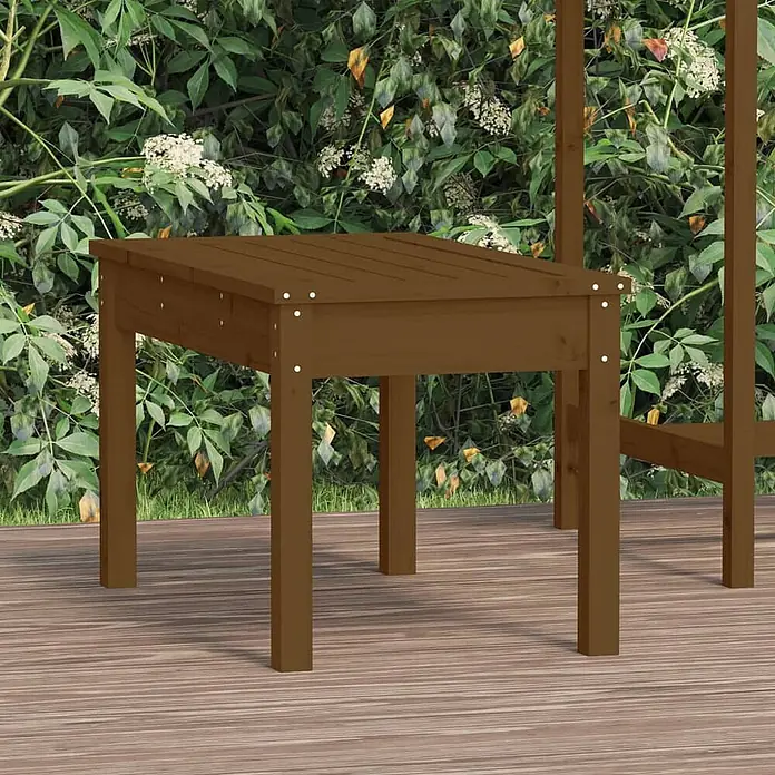 Furnicato Gartenbank Kiefer-Massivholz Honigbraun - B x T x H: 80 x 44 x 45 cm, Honigbraune Kiefer - Brauner Holztisch für den Garten auf einer Holzterrasse.