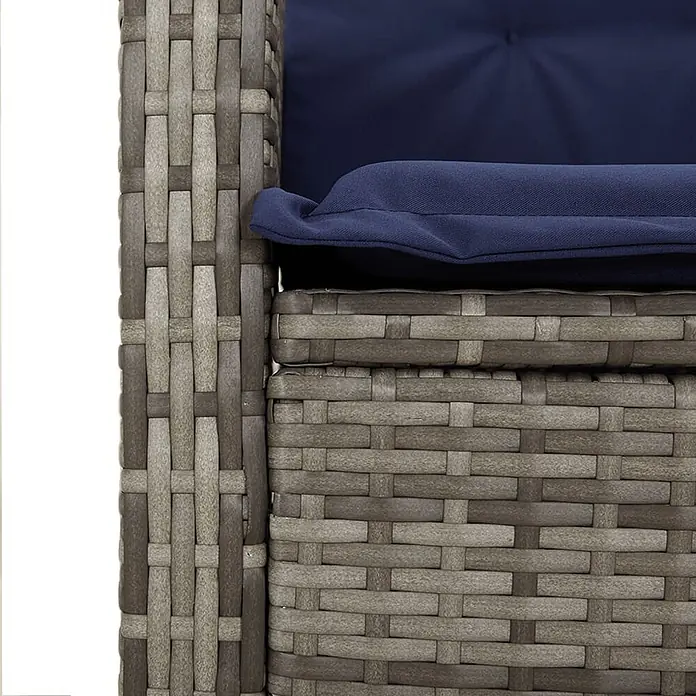 Furnicato Gartenbank PE-Rattan - B x T x H: 105 x 86 x 83 cm, Grau - Nahaufnahme von grauem geflochtenem Rattan-Gartenmöbel mit dunkelblauen Polstern.
