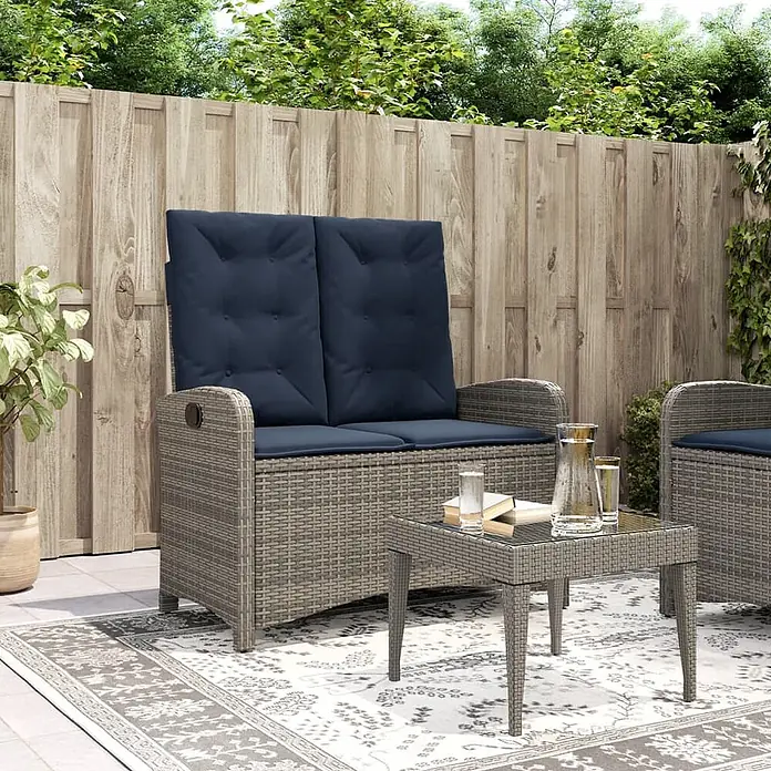 Furnicato Gartenbank PE-Rattan - B x T x H: 105 x 86 x 83 cm, Grau - Graues Rattan-Gartenmöbelset mit dunkelblauen Kissen: Zweisitzer-Sofa, Sessel, Couchtisch.
