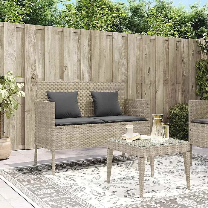 Furnicato Gartenbank PE-Rattan - B x T x H: 113 x 61 x 87 cm, Hellgrau - Helles beiges Rattan-Gartenlounge-Set mit dunkelgrauen Kissen, bestehend aus Zweisitzer-Sofa, Sessel und quadratischem Couchtisch.