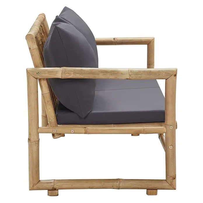 Furnicato Gartenbank - Grau - Bambus-Zweisitzer-Sofa mit dunkelgrauen Sitz- und Rückenkissen.