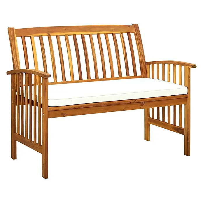 Furnicato Gartenbank Akazien-Massivholz - B x T x H: 119 x 64 x 90 cm, Creme - Holzgartenbank mit Lamellenrücken und -sitz, Armlehnen und einem weißen Kissen.