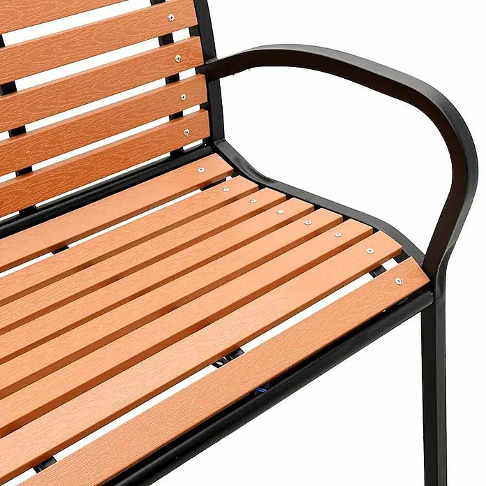 Furnicato Gartenbank pulverbeschichtet - B x T x H: 231 x 62 x 82 cm, Braun - Nahaufnahme einer Parkbank mit schwarzem Metallrahmen und hellbraunen Holzverbundlatten.