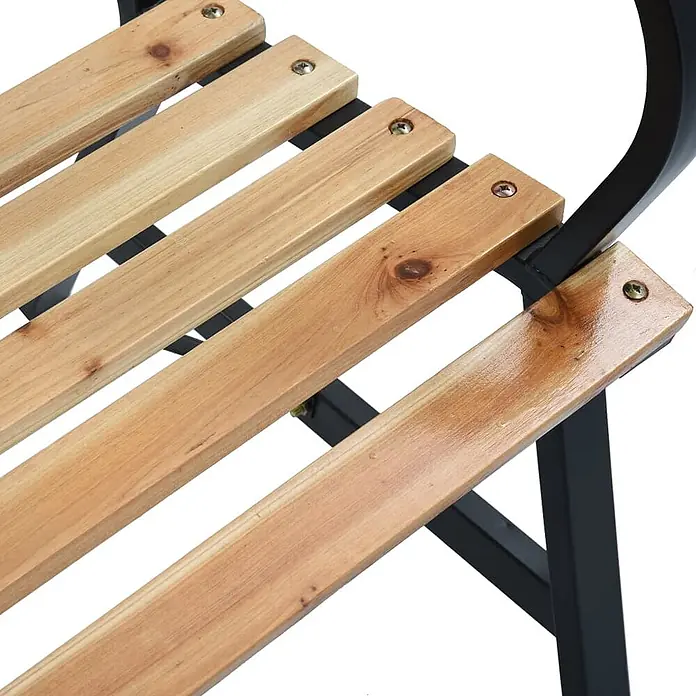 Furnicato Gartenbank Massivholz Gusseisen - B x T x H: 120 x 56 x 87 cm, Schwarz - Nahaufnahme heller Holzlatten, die an einem schwarzen Metallrahmen befestigt sind und eine Sitzfläche bilden.