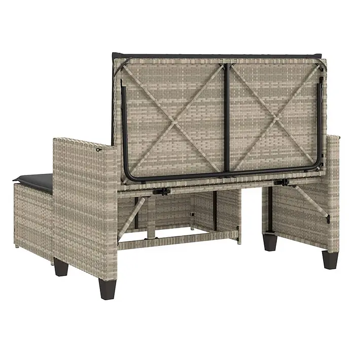 Furnicato Gartenbank PE-Rattan - B x T x H: 122 x 115 x 61,5 cm, Hellgrau - Rückansicht eines beigen Rattan-Look Outdoor-Sofas mit hochgeklappter Rückenlehne aus schwarzem Metall. Schwarzes Sitzkissen sichtbar.