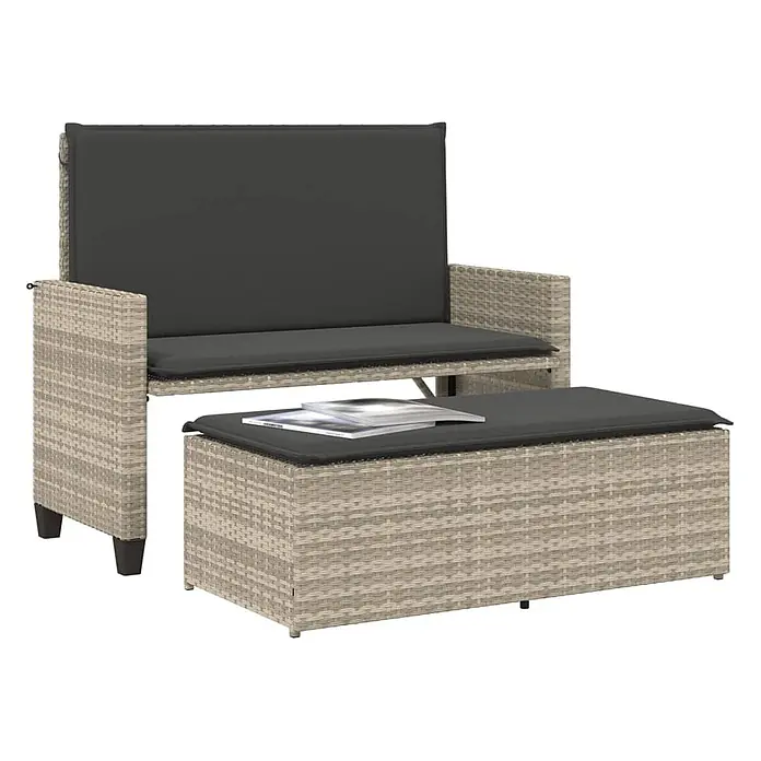 Furnicato Gartenbank PE-Rattan - B x T x H: 122 x 115 x 61,5 cm, Hellgrau - Outdoor-Lounge-Sessel und -Ottomane-Set aus hellbeigem Rattan-Geflecht mit dunkelgrauen Kissen.