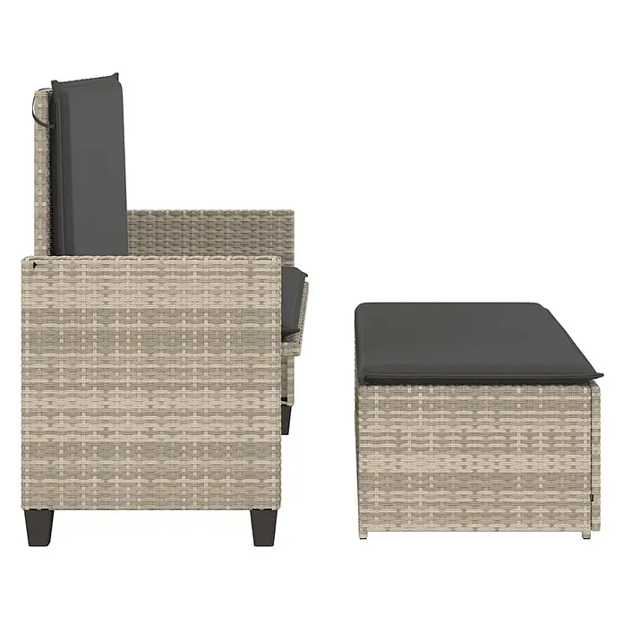 Furnicato Gartenbank PE-Rattan - B x T x H: 122 x 115 x 61,5 cm, Hellgrau - Seitenansicht eines hellgrauen Polyrattan-Gartenstuhls und Hockers mit dunkelgrauen Kissen.