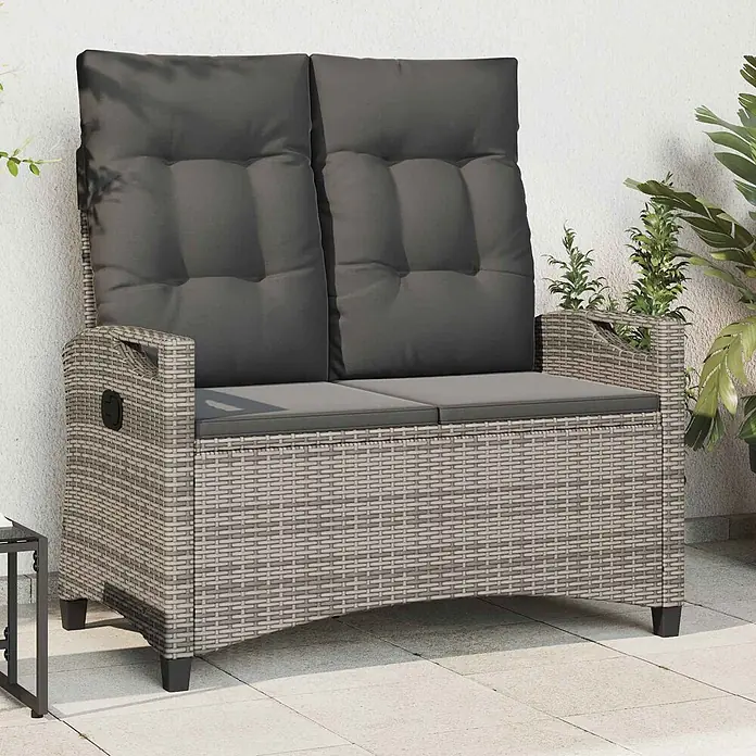 Furnicato Gartenbank - B x T x H: 60 x 60 x 112 cm, Grau und Dunkelgrau - Graue Rattan-Optik Outdoor-Aufbewahrungsbank mit dunkelgrauen Kissen auf einer Terrasse.