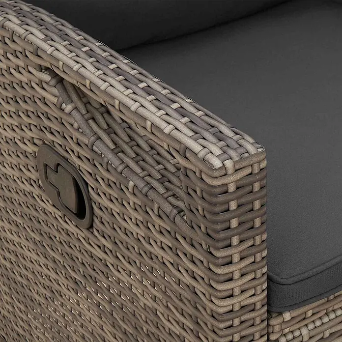 Furnicato Gartenbank - B x T x H: 60 x 60 x 112 cm, Grau und Dunkelgrau - Nahaufnahme einer Armlehne aus geflochtenem Rattan mit dunkelgrauem Kissen und Liegegriff.