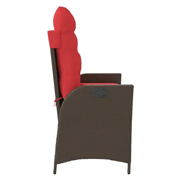 Furnicato Gartenbank PE-Rattan - B x T x H: 104 x 86 x 83 cm, Braun - Brauner, geflochtener Outdoor-Liegesessel mit roten Polstern und schwarzem Recliner-Griff.
