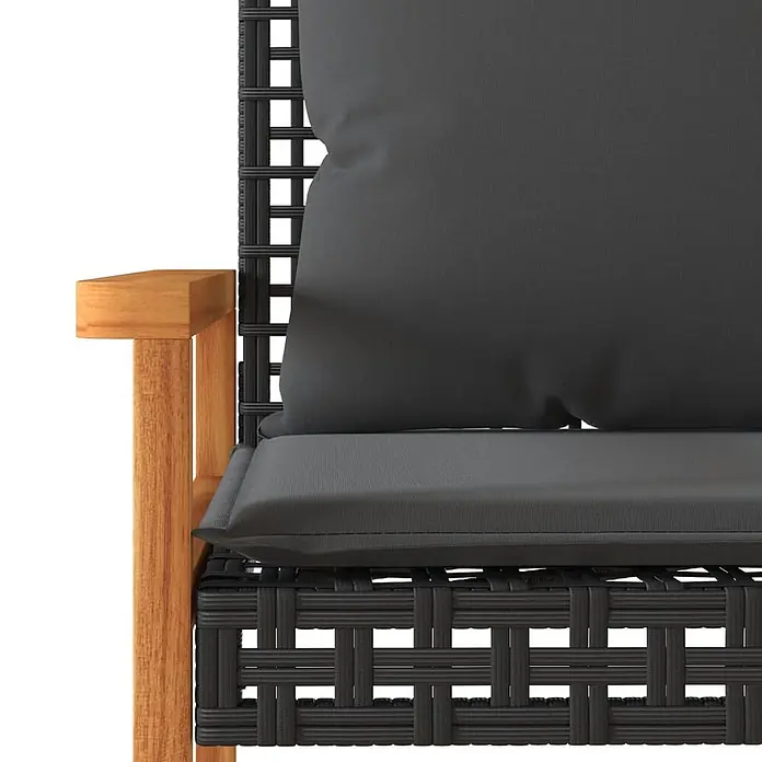 Furnicato Gartenbank - B x T x H: 61 x 119 x 79 cm, Schwarz - Gartensessel mit schwarzem Geflecht, dunkelgrauen Sitz- und Rückenpolstern und einer hellen Holzarmlehne.