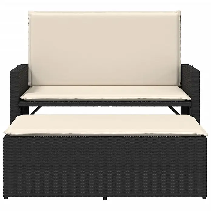 Furnicato Gartenbank - B x T x H: 55 x 55 x 97 cm, Schwarz - Schwarzes Rattan-Outdoor-Sofa mit cremefarbenen Kissen und passender Fußstütze.
