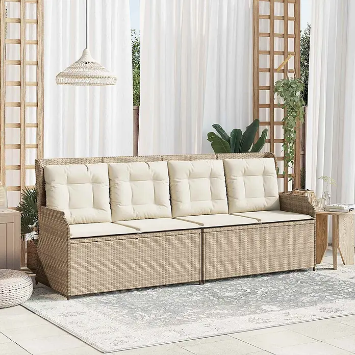 Furnicato Gartenbank Poly-Rattan - B x T x H: 108 x 110 x 95 cm, Beige und Cremeweiß - Beiges Rattan-Sofa mit cremefarbenen Kissen auf einer Terrasse.